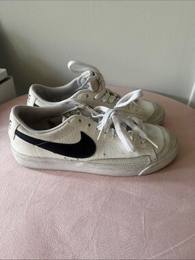 Nike Low Blazers